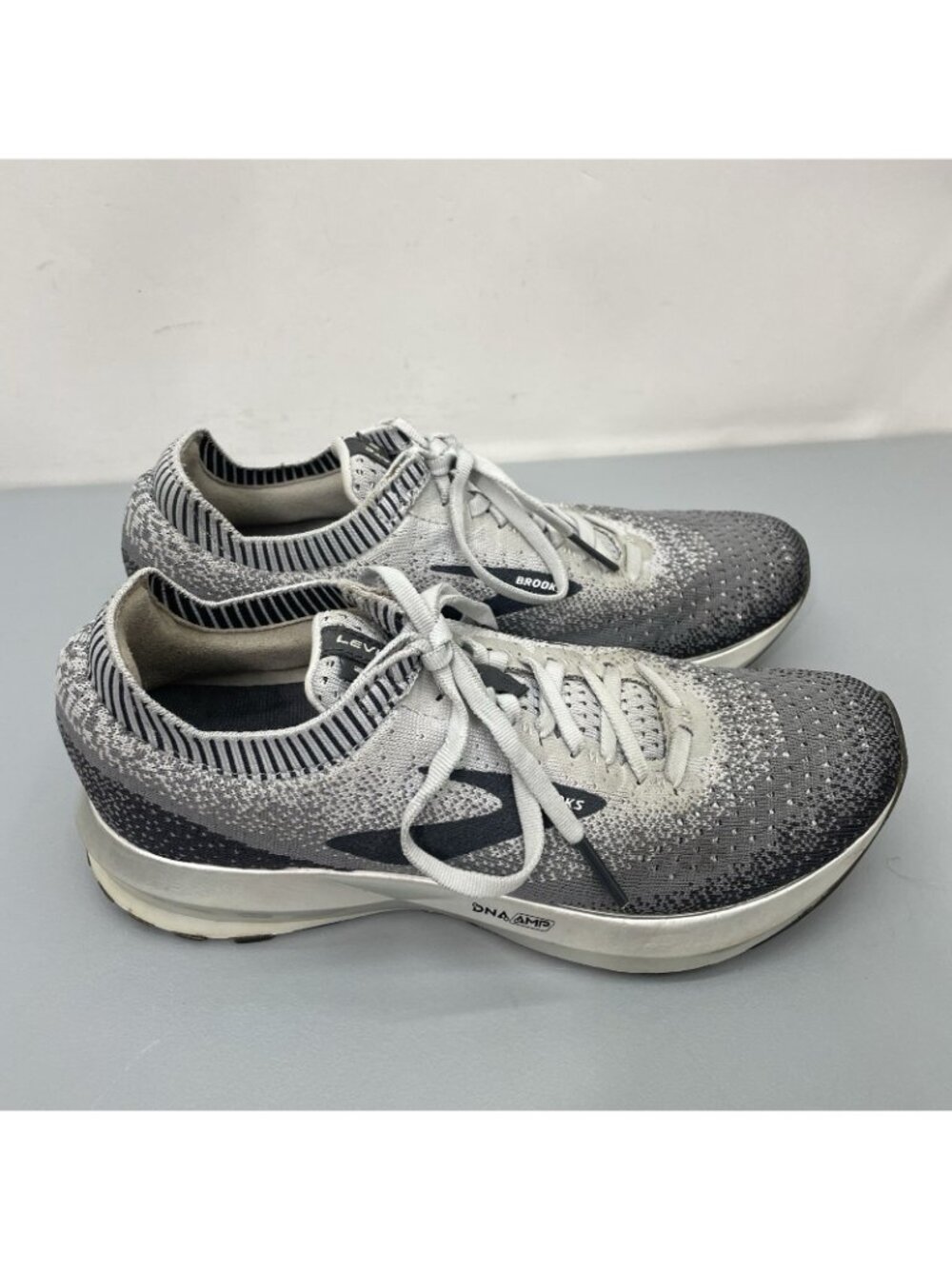 Brooks Levitate 2 Sneakers Shoes Running Training Athletic Gray Womens 8 - Picture 2 of 13